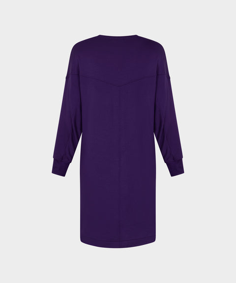 Comfortable dress with seam detailing